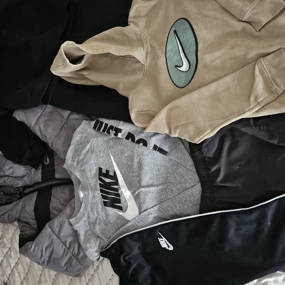 Nike Bundle - Picture 6 of 6